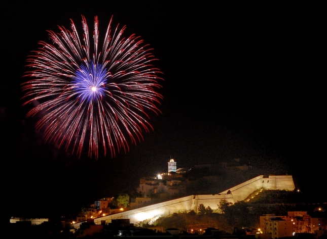 SPACE ILUMINA EL CIELO DE IBIZA