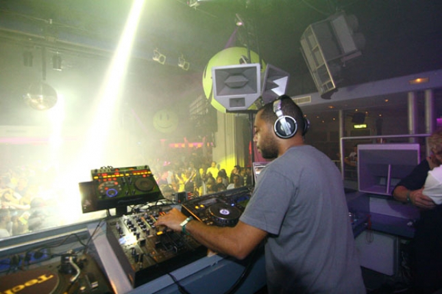 A We Love y a Space les gusta Carl Craig